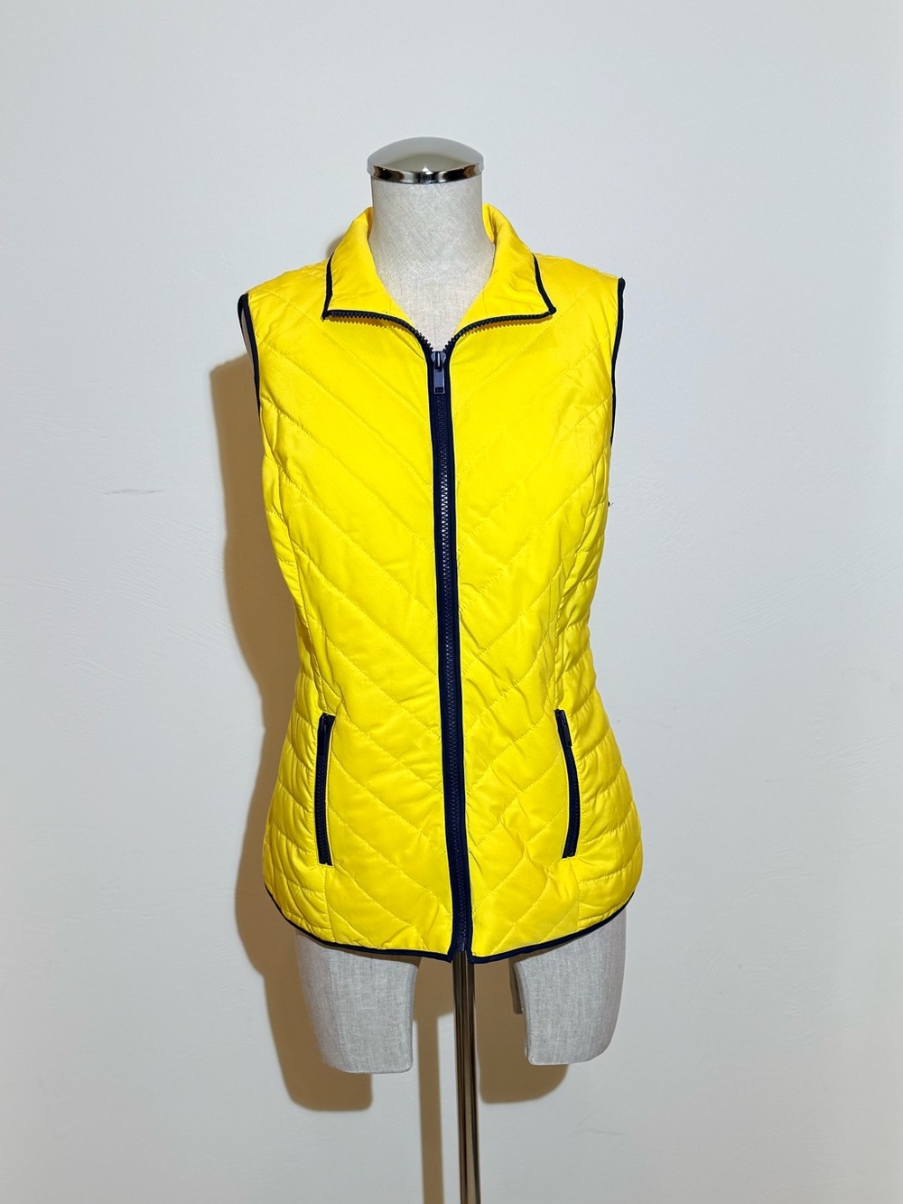 ☀️Yellow Quilted Women's Vest with Navy Trim